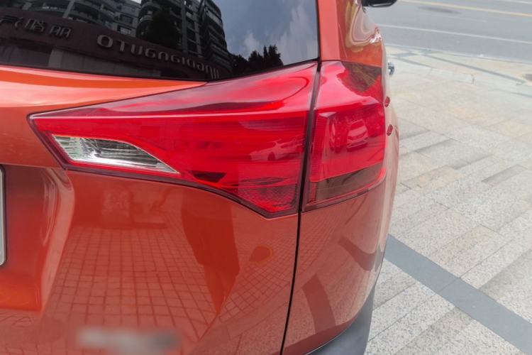 Used Toyota RAV4 2013 2.5L Automatic 4x4 Elite Edition Right Rear Taillight