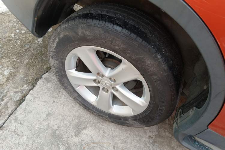 Used Toyota RAV4 2013 2.0L CVT Two-Wheel Drive Urban Edition Right Rear Wheel Hub