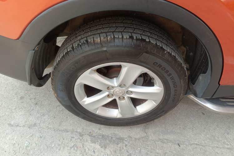 Used Toyota RAV4 2013 2.0L CVT Two-Wheel Drive Urban Edition Right Rear Wheel Hub