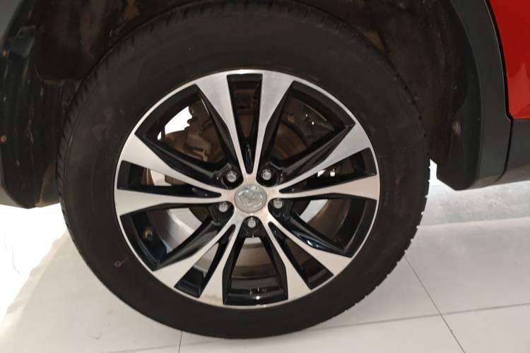 Used Toyota RAV4 2013 2.5L Automatic 4x4 Prestige Edition Right Rear Wheel Hub