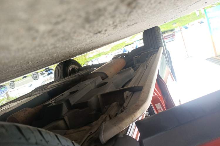 Used Toyota RAV4 2013 2.0L CVT Two-Wheel Drive Urban Edition Right Side Sill