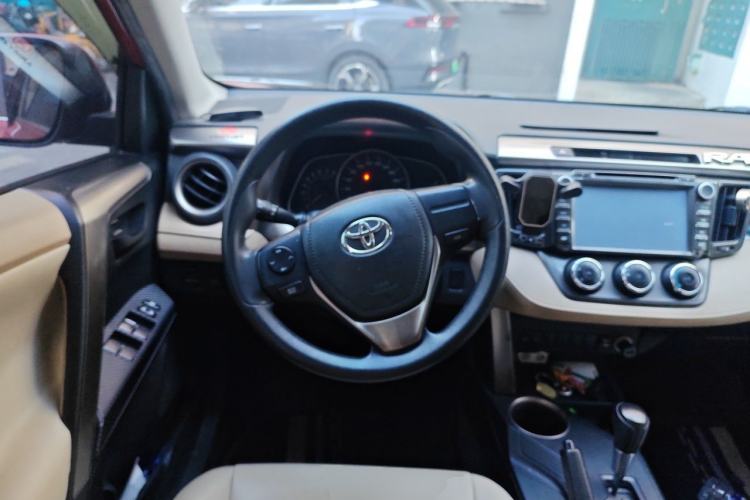 Used Toyota RAV4 2013 2.0L CVT Two-Wheel Drive Urban Edition Steering Wheel