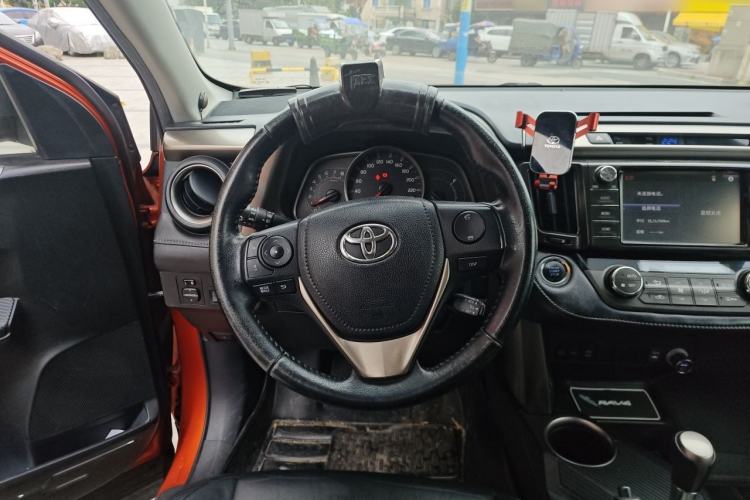 Used Toyota RAV4 2013 2.5L Automatic 4x4 Elite Edition Steering Wheel