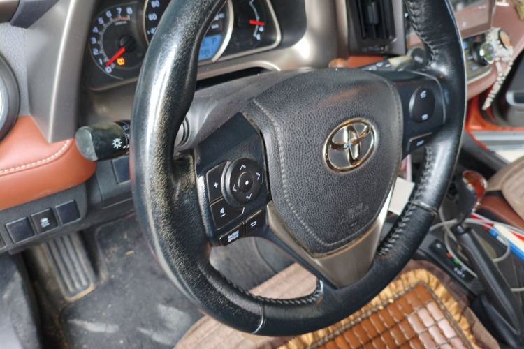 Used Toyota RAV4 2013 2.5L Automatic 4x4 Elite Edition Steering Wheel