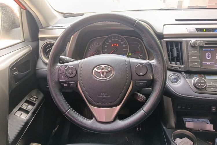 Used Toyota RAV4 2013 2.5L Automatic 4x4 Elite Edition Steering Wheel