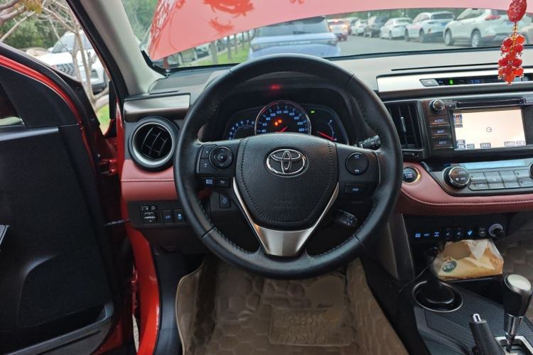 Used Toyota RAV4 2013 2.5L Automatic 4x4 Prestige Edition Steering Wheel