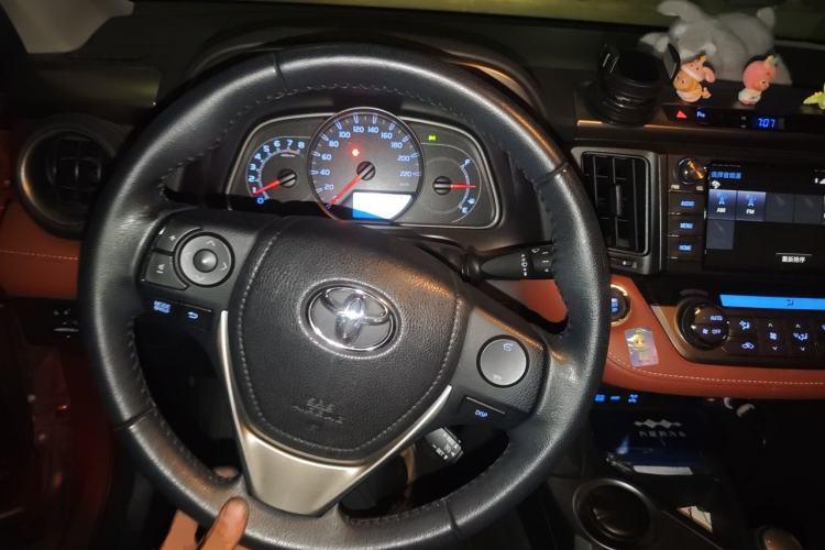 Used Toyota RAV4 2013 2.5L Automatic 4x4 Elite Edition Steering Wheel