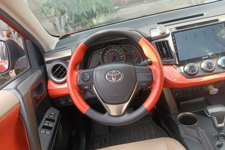 Used Toyota RAV4 2013 2.0L CVT Two-Wheel Drive Urban Edition Steering Wheel