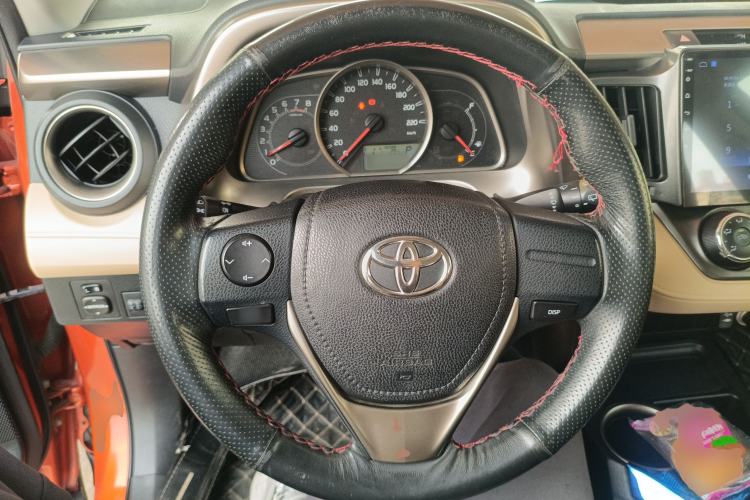 Used Toyota RAV4 2013 2.0L CVT Two-Wheel Drive Urban Edition Steering Wheel