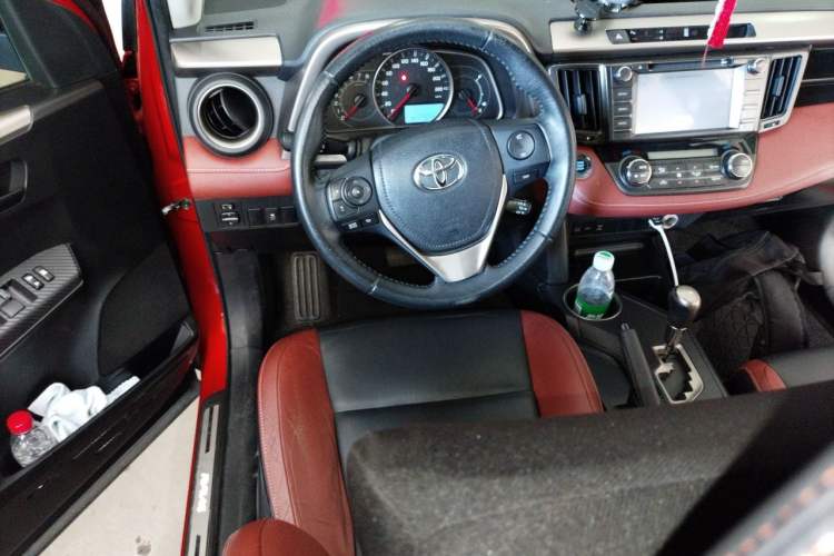 Used Toyota RAV4 2013 2.5L Automatic 4x4 Elite Edition Steering Wheel