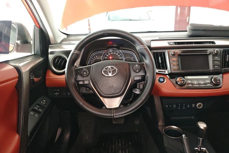 Used Toyota RAV4 2013 2.5L Automatic 4x4 Prestige Edition Steering Wheel