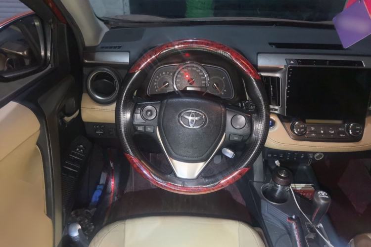 Used Toyota RAV4 2013 2.5L Automatic 4x4 Prestige Edition Steering Wheel