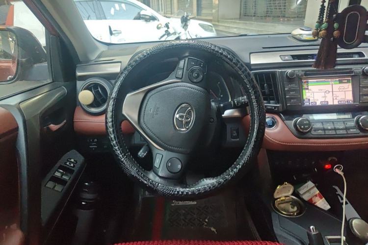 Used Toyota RAV4 2013 2.5L Automatic 4x4 Prestige Edition Steering Wheel