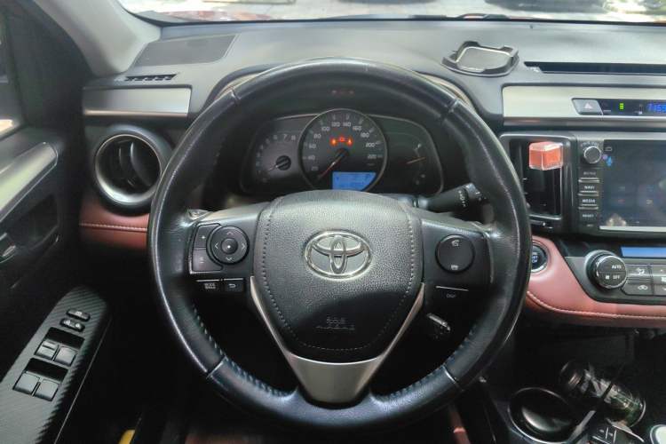 Used Toyota RAV4 2013 2.5L Automatic 4x4 Elite Edition Steering Wheel