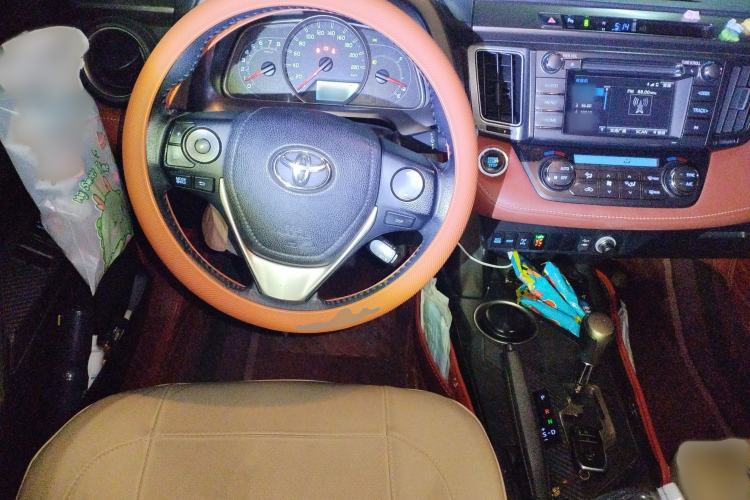 Used Toyota RAV4 2013 2.5L Automatic 4x4 Elite Edition Steering Wheel