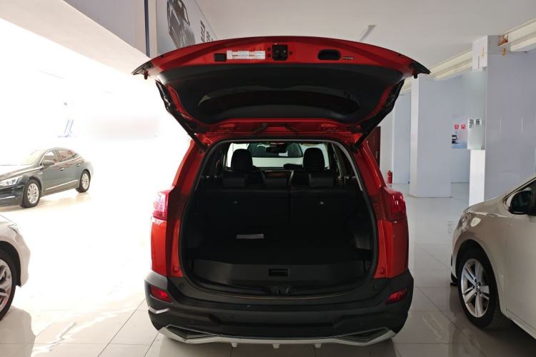 Used Toyota RAV4 2013 2.5L Automatic 4x4 Prestige Edition Trunk