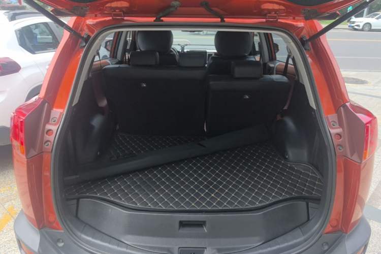 Used Toyota RAV4 2013 2.5L Automatic 4x4 Elite Edition Trunk