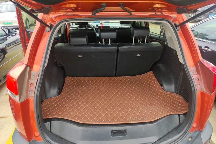 Used Toyota RAV4 2013 2.0L CVT Four-Wheel Drive New Edition Trunk