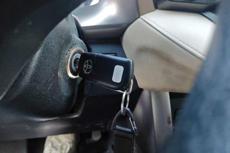 Used Toyota RAV4 2013 2.0L CVT Two-Wheel Drive Urban Edition Vehicle Key