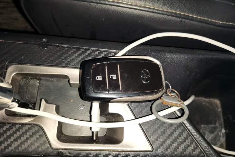 Used Toyota RAV4 2013 2.5L Automatic 4x4 Elite Edition Vehicle Key