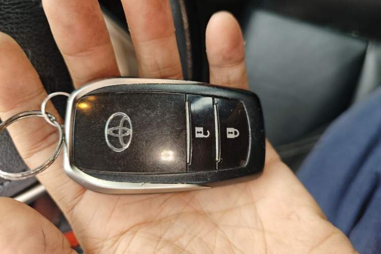 Used Toyota RAV4 2013 2.5L Automatic 4x4 Elite Edition Vehicle Key