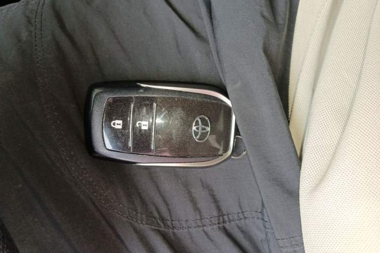 Used Toyota RAV4 2013 2.5L Automatic 4x4 Elite Edition Vehicle Key