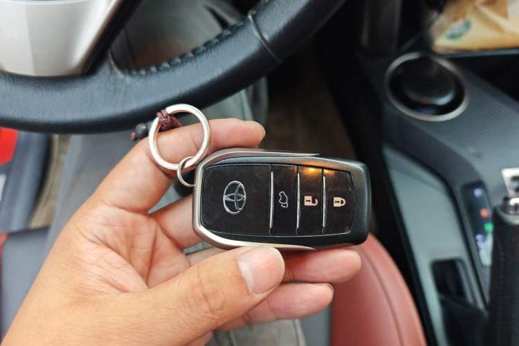 Used Toyota RAV4 2013 2.5L Automatic 4x4 Prestige Edition Vehicle Key