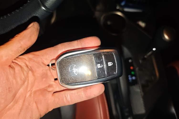 Used Toyota RAV4 2013 2.5L Automatic 4x4 Elite Edition Vehicle Key