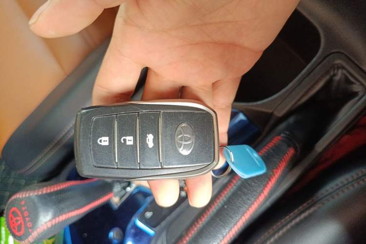 Used Toyota RAV4 2013 2.0L CVT Two-Wheel Drive Urban Edition Vehicle Key