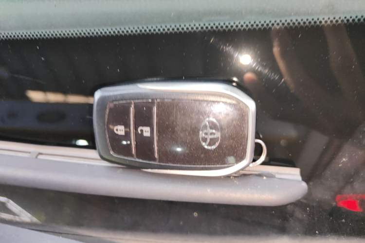 Used Toyota RAV4 2013 2.5L Automatic 4x4 Elite Edition Vehicle Key