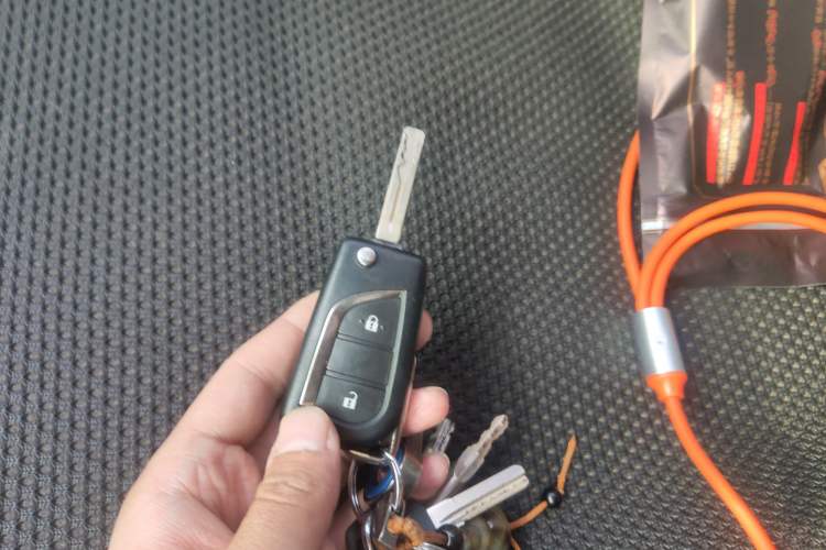 Used Toyota RAV4 2013 2.0L CVT Four-Wheel Drive Fashion Edition Vehicle Key