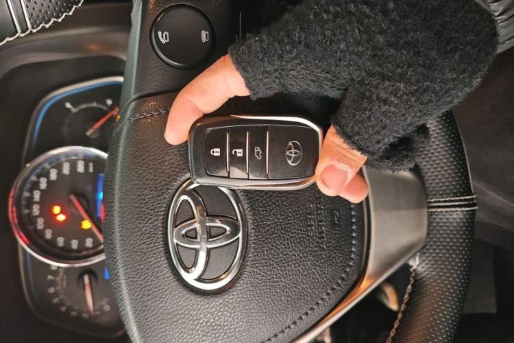 Used Toyota RAV4 2013 2.5L Automatic 4x4 Prestige Edition Vehicle Key