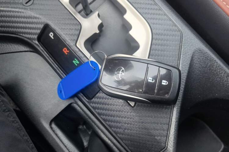 Used Toyota RAV4 2013 2.5L Automatic 4x4 Elite Edition Vehicle Key