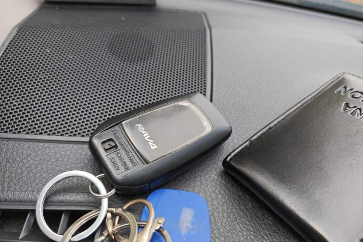 Used Toyota RAV4 2013 2.0L CVT Four-Wheel Drive New Edition Vehicle Key