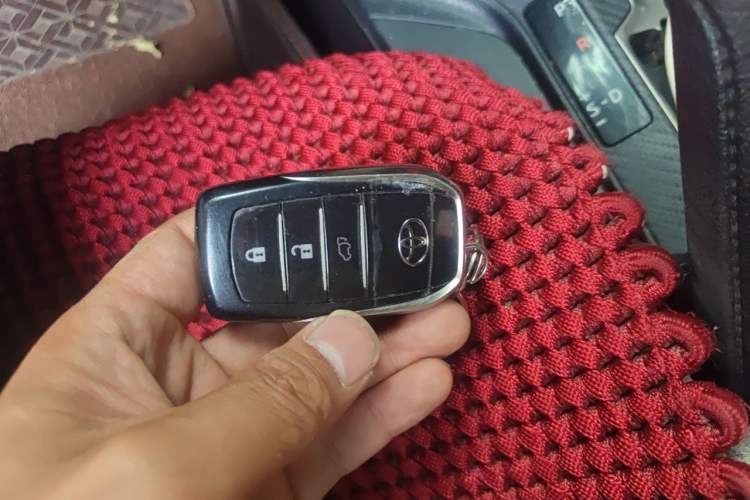 Used Toyota RAV4 2013 2.5L Automatic 4x4 Prestige Edition Vehicle Key