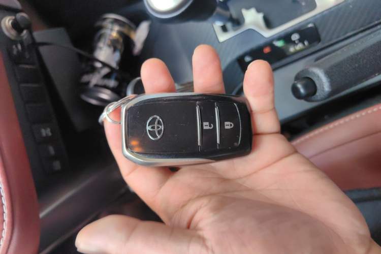 Used Toyota RAV4 2013 2.5L Automatic 4x4 Elite Edition Vehicle Key