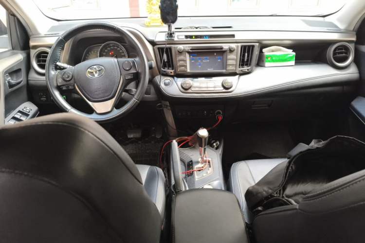 Used Toyota RAV4 2013 2.0L CVT Four-Wheel Drive New Edition Center Console