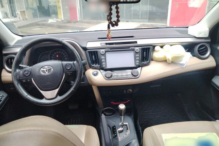 Used Toyota RAV4 2013 2.5L Automatic 4x4 Elite Edition Center Console