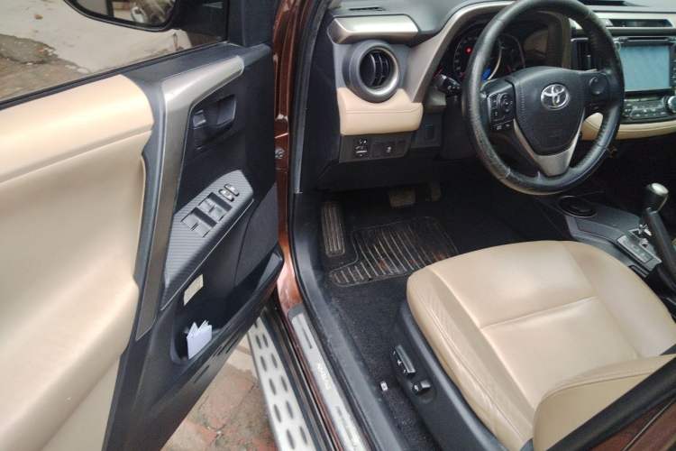 Used Toyota RAV4 2013 2.5L Automatic 4x4 Elite Edition Driver Seat