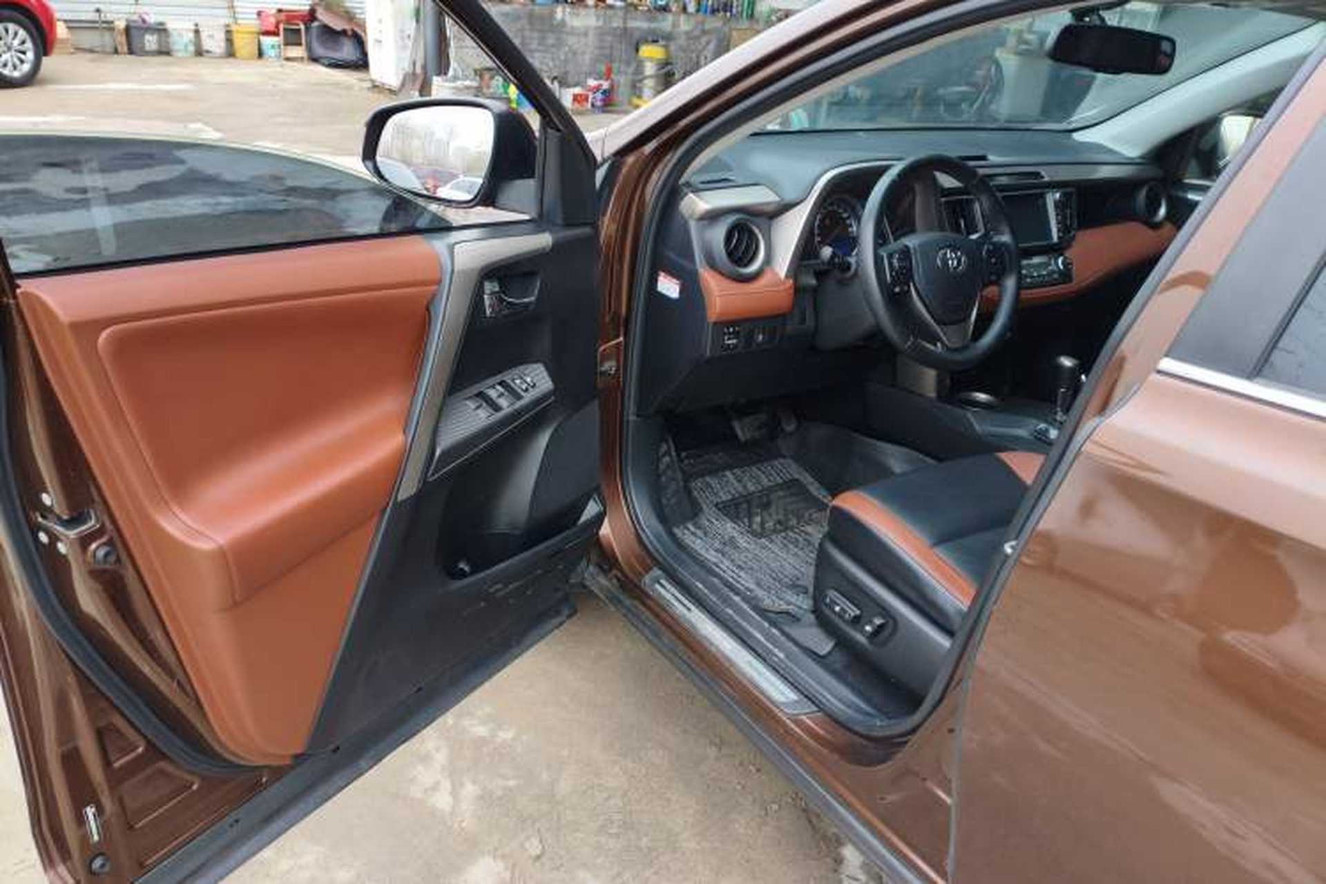 Used Toyota RAV4 2013 2.5L Automatic 4x4 Luxury Edition Driver Seat