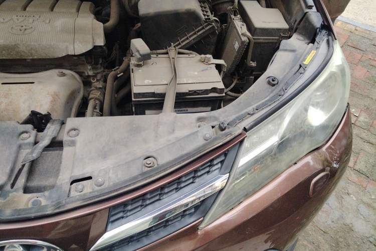 Used Toyota RAV4 2013 2.5L Automatic 4x4 Elite Edition Engine Bay Left