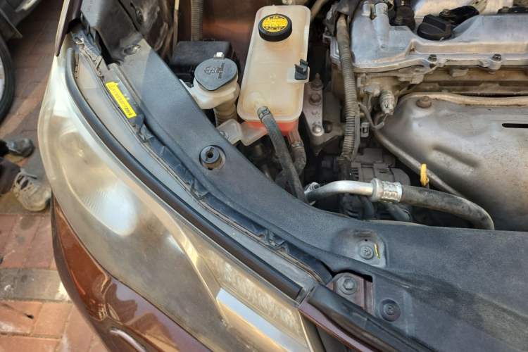 Used Toyota RAV4 2013 2.5L Automatic 4x4 Luxury Edition Engine Bay Right