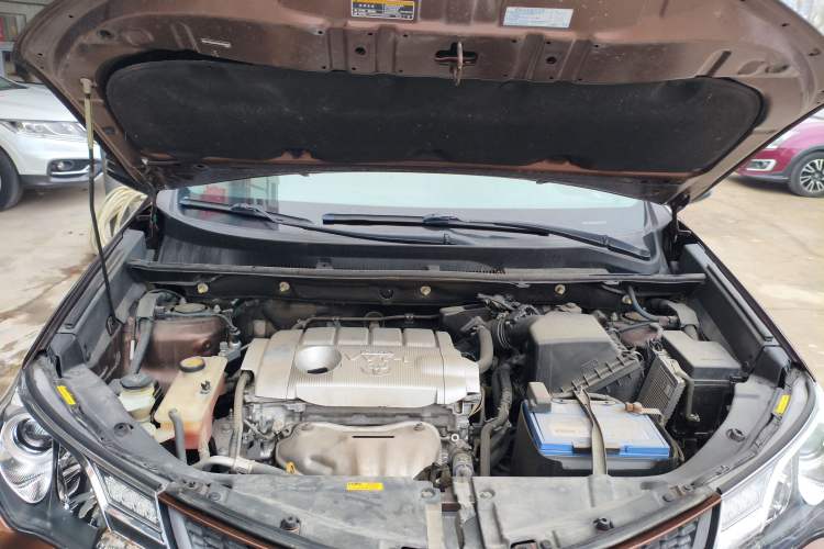 Used Toyota RAV4 2013 2.5L Automatic 4x4 Luxury Edition Engine Bay