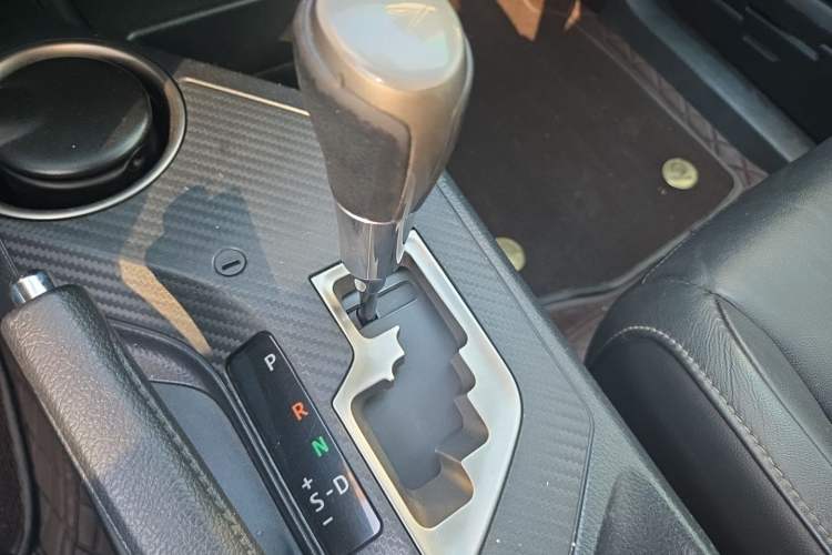 Used Toyota RAV4 2013 2.5L Automatic 4x4 Luxury Edition Gear Lever
