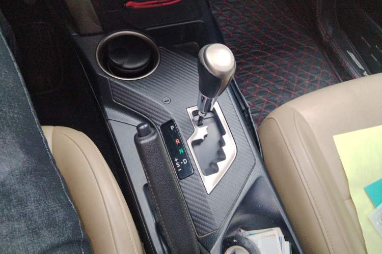 Used Toyota RAV4 2013 2.5L Automatic 4x4 Elite Edition Gear Lever