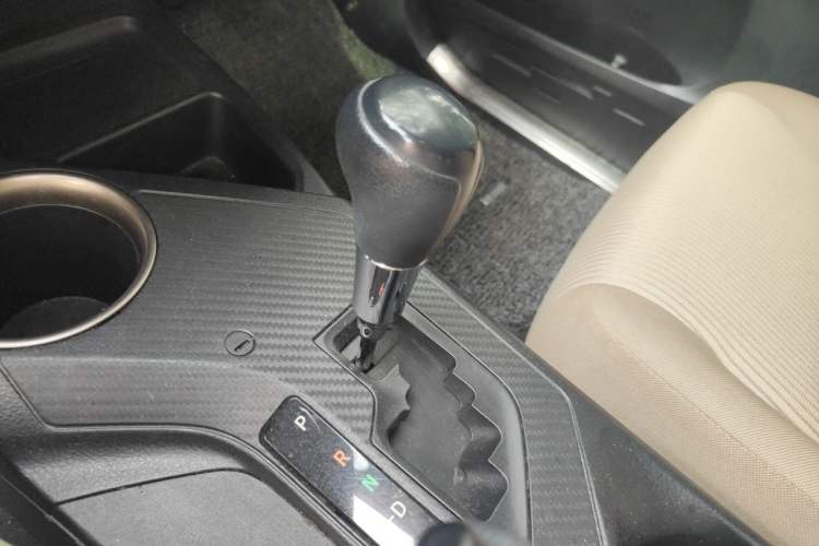 Used Toyota RAV4 2013 2.0L CVT Two-Wheel Drive Urban Edition Gear Lever