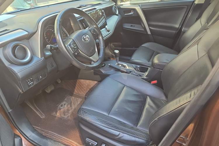 Used Toyota RAV4 2013 2.5L Automatic 4x4 Luxury Edition Left Front Seat