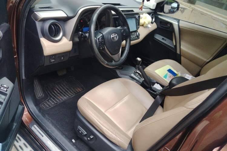 Used Toyota RAV4 2013 2.5L Automatic 4x4 Elite Edition Left Front Seat