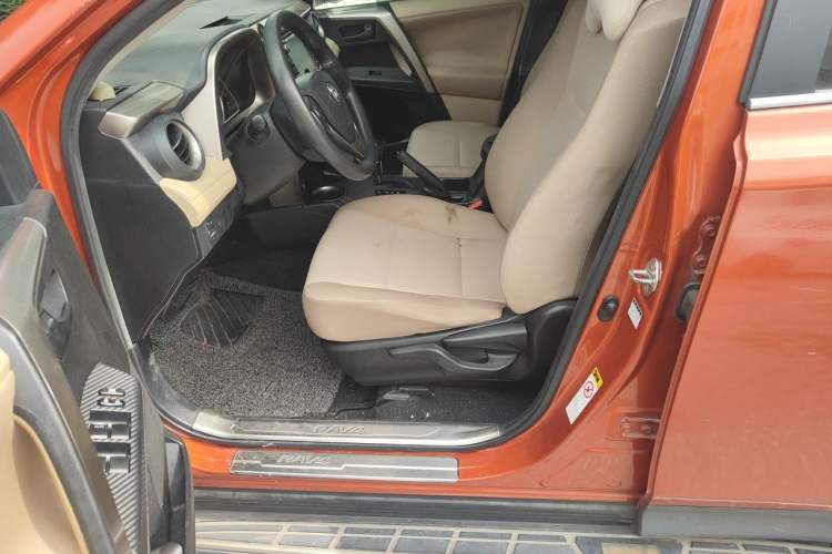 Used Toyota RAV4 2013 2.0L CVT Two-Wheel Drive Urban Edition Left Front Seat