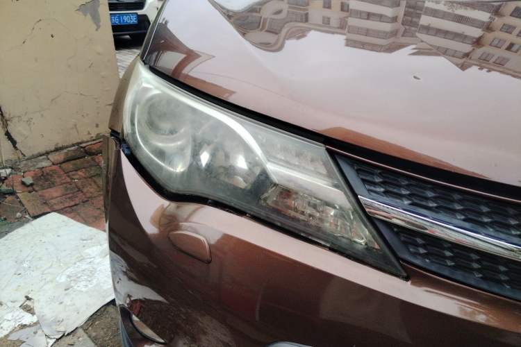 Used Toyota RAV4 2013 2.5L Automatic 4x4 Elite Edition Right Front Headlight